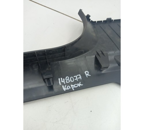 Накладка порога правая внутренняя 