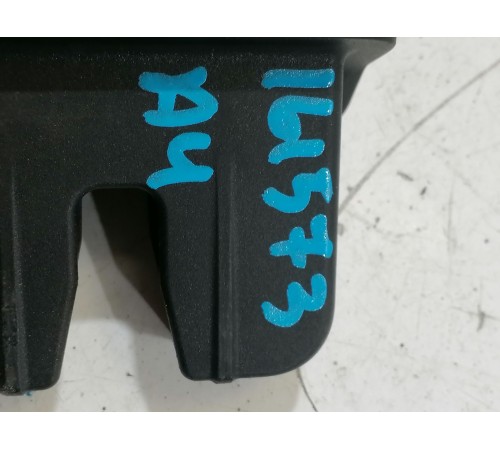 Накладка замка багажника