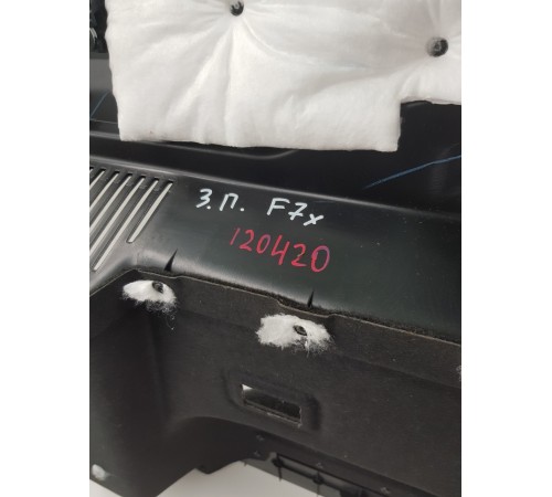 Обшивка багажника правая