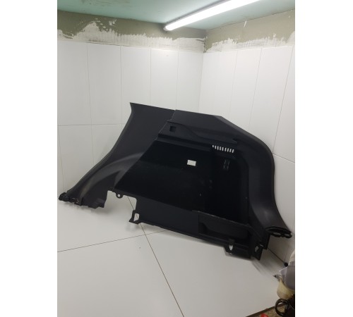 Обшивка багажника правая