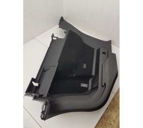 Обшивка багажника правая