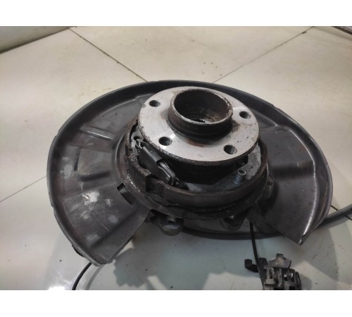 Поворотный кулак (задний, правый)