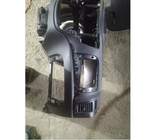 Передняя панель салона