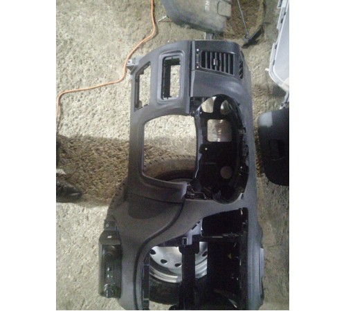 Передняя панель салона