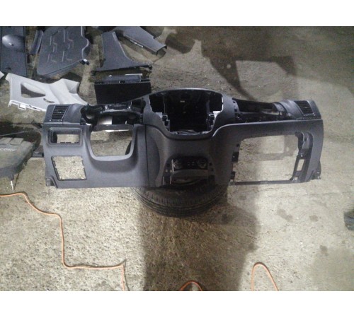 Передняя панель салона