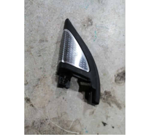 накладка на дверь уголок с пищалкой 