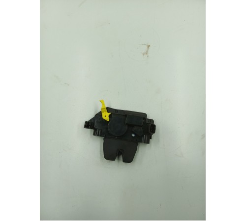 Замок крышки багажника