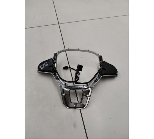 Кнопки рулевого колеса (руля)