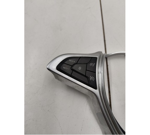 Кнопки рулевого колеса (руля)