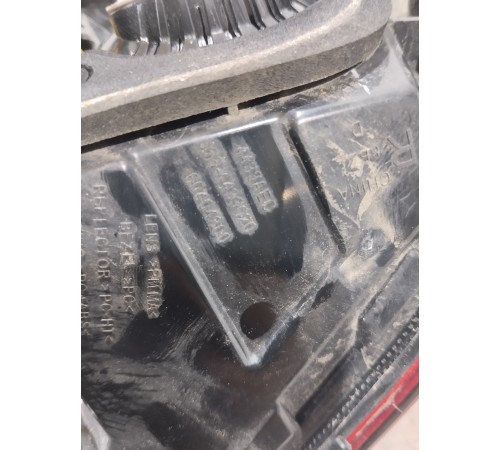 Фонарь задний правый