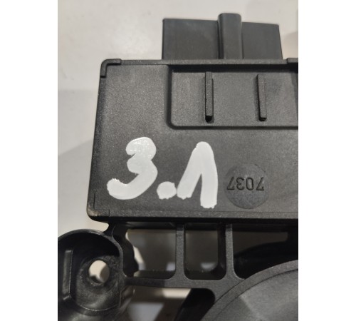 Моторчик стеклоподъемника (задний левый)