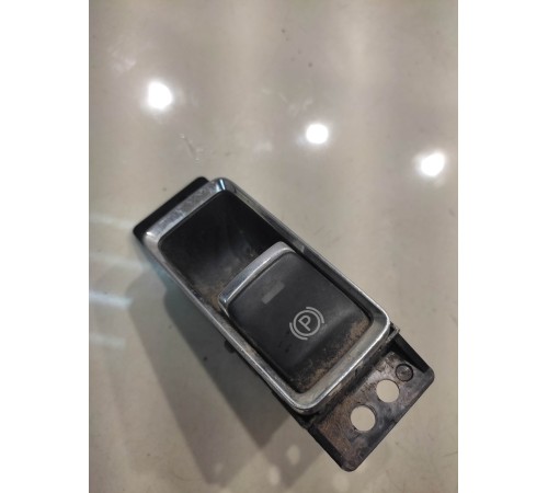 Кнопка стояночного тормоза