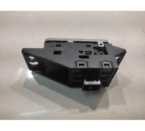 Кнопка стояночного тормоза