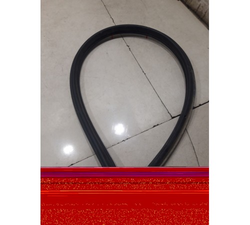 Уплотнитель двери(передний правый)