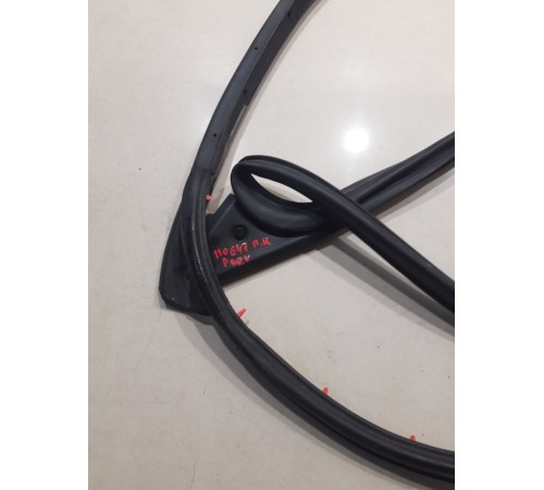 Уплотнитель двери(передний правый)