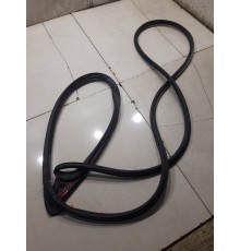 Уплотнитель двери(передний правый)