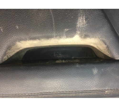 Обшивка двери (передняя, правая)