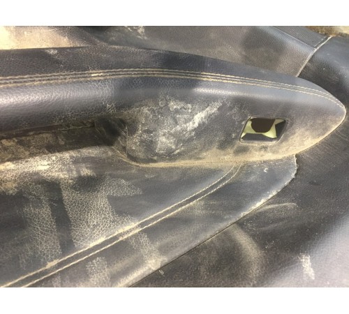 Обшивка двери (передняя, правая)