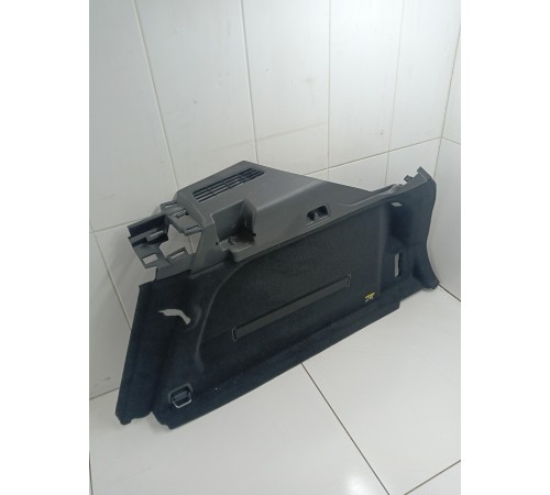 Обшивка багажника правая