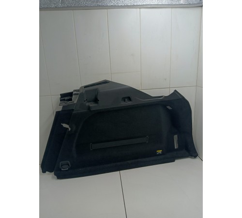 Обшивка багажника правая