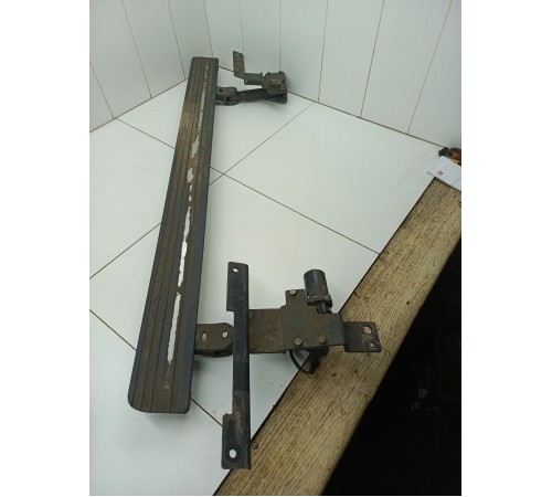 Подножка порога выдвижная правая в сборе с моторчиком