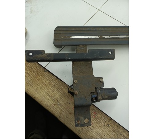 Подножка порога выдвижная правая в сборе с моторчиком