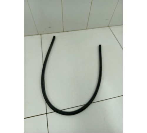 Уплотнитель капота