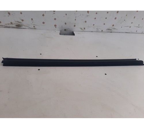 Уплотнитель стекла (передний, правый, внутренний)