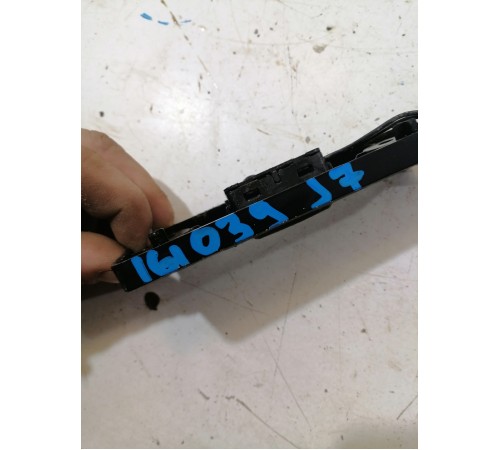 Кнопка открывания багажника