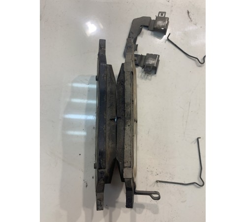 Тормозные колодки (передние)