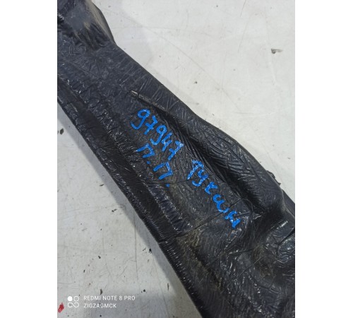 Уплотнитель крыла передний правый