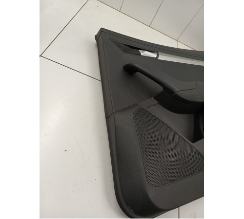 Обшивка двери задняя правая