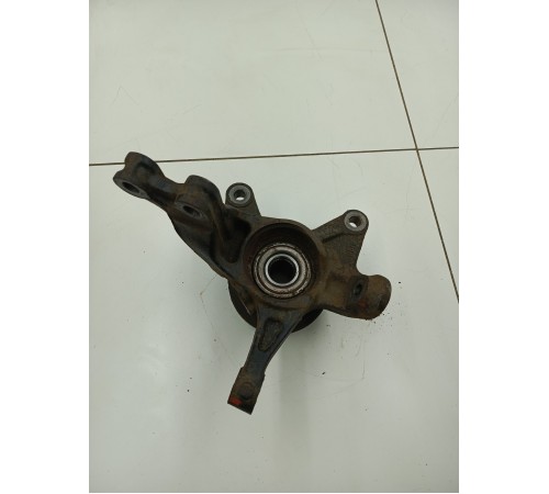 Кулак поворотный передний левый