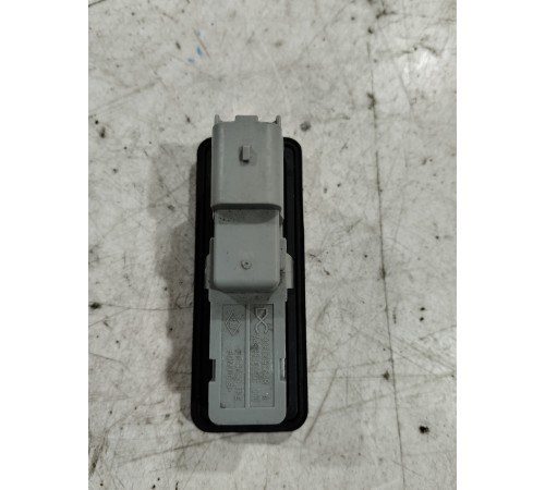 Кнопка открывания багажника