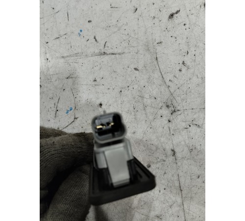 Кнопка открывания багажника