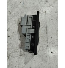 Кнопка открывания багажника