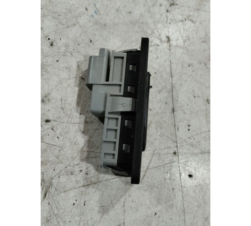 Кнопка открывания багажника