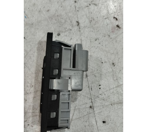 Кнопка открывания багажника