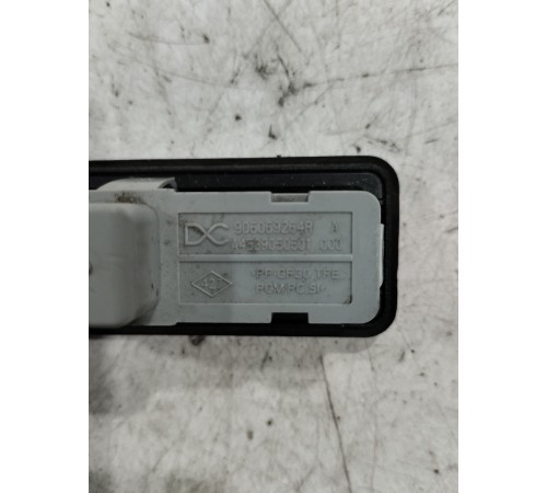 Кнопка открывания багажника