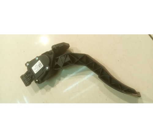 Педаль акселератора