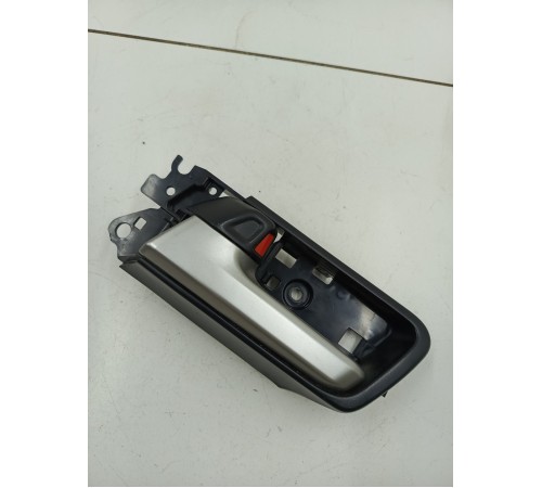 Ручка двери передняя левая внутренняя