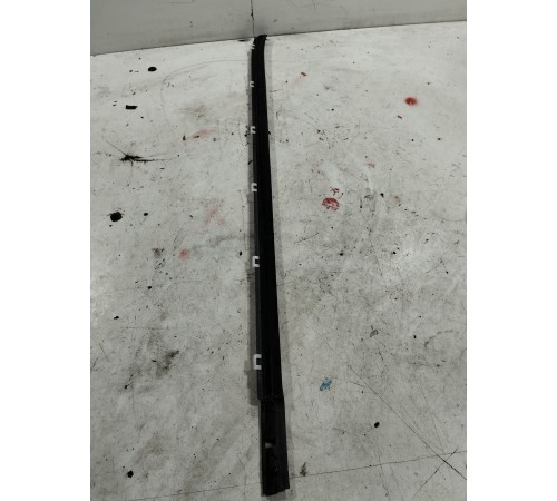 Уплотнитель стекла (задний левый наружный)