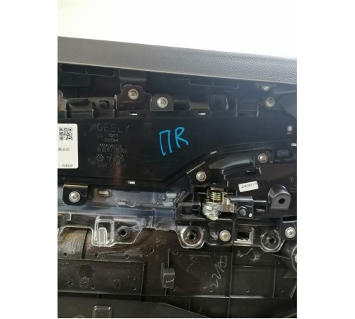 Обшивка двери передняя правая