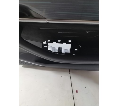 Обшивка двери передняя правая