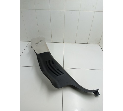 Обшивка стойки задняя левая