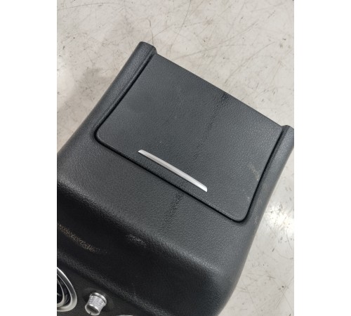 Накладка центральной консоли задняя с воздушным дефлектором