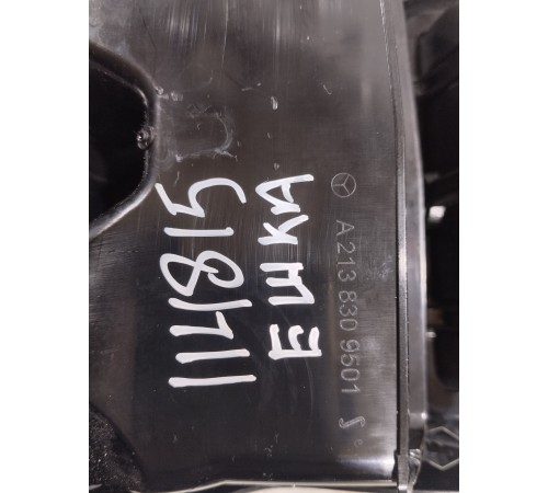 Накладка центральной консоли задняя с воздушным дефлектором