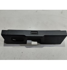 Накладка замка крышки багажника