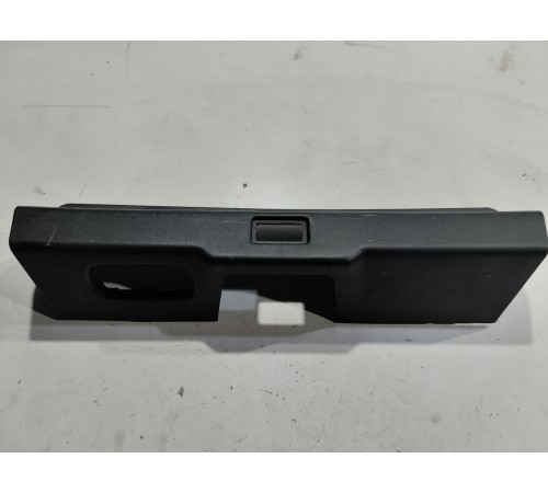 Накладка замка крышки багажника