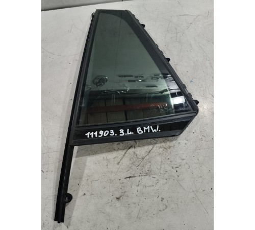 Форточка двери задняя левая